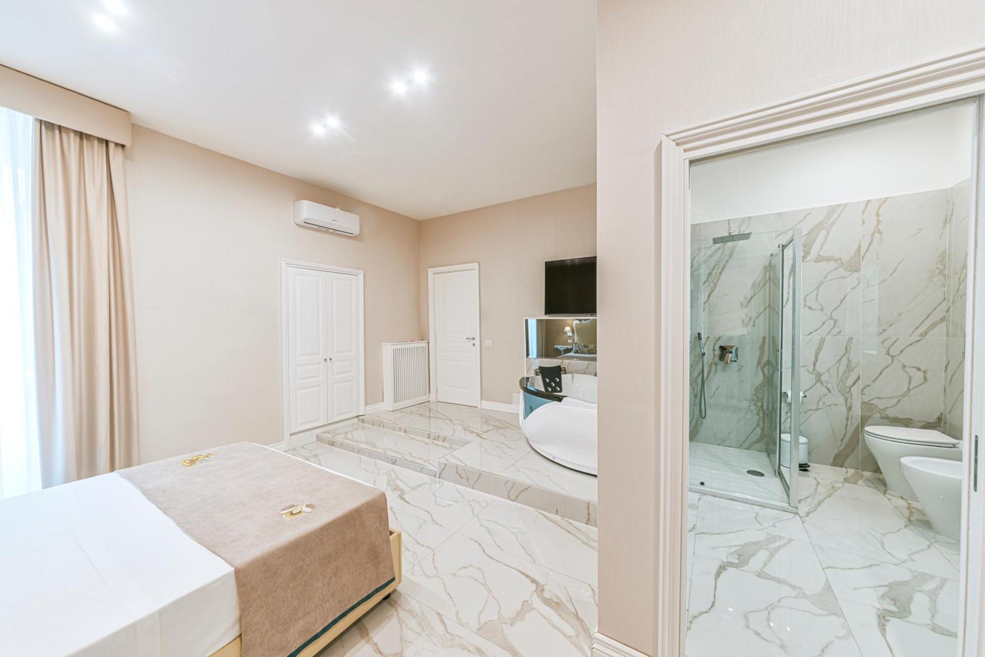 Deluxe Double Room Bath