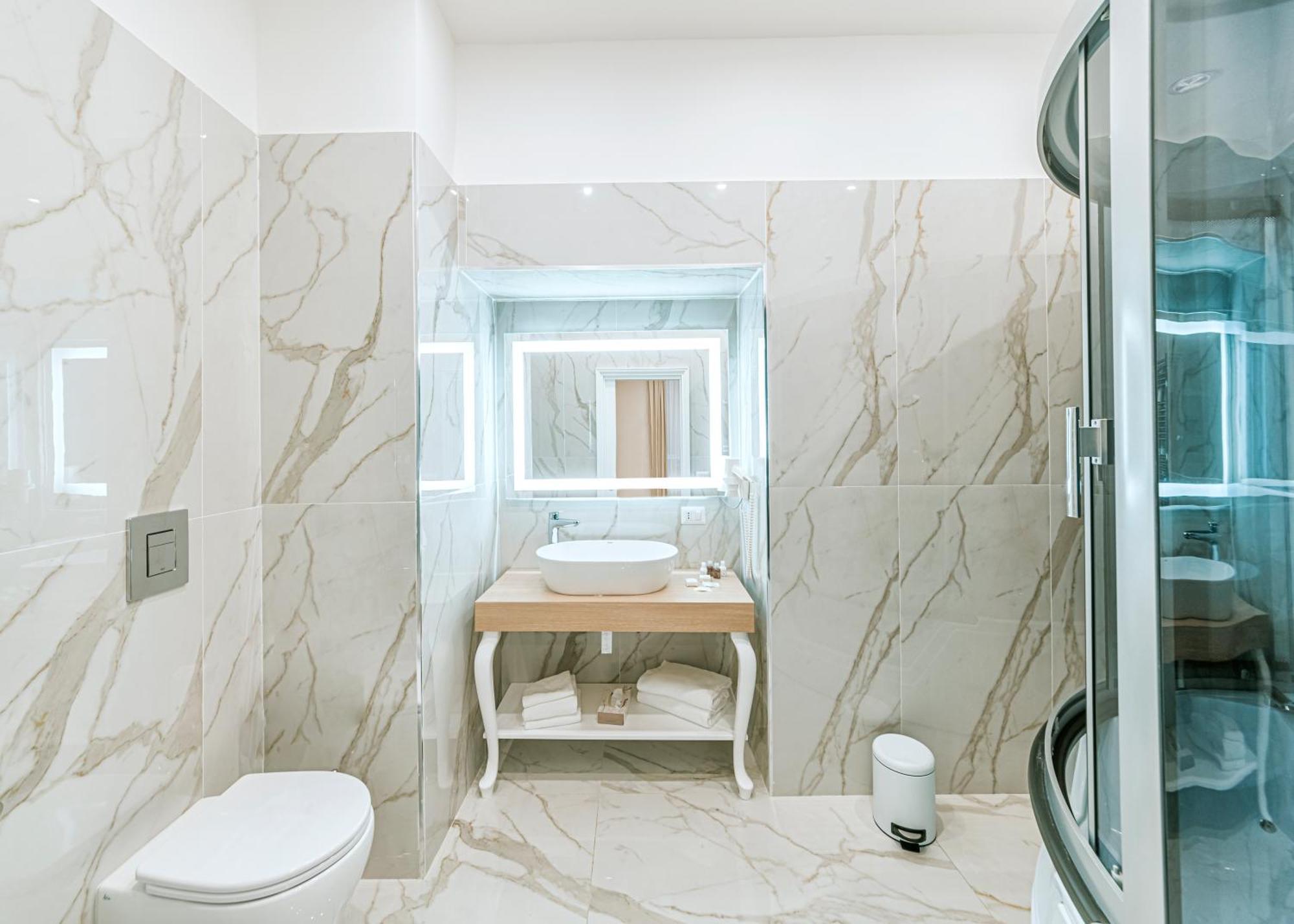 Deluxe Double Room Bath